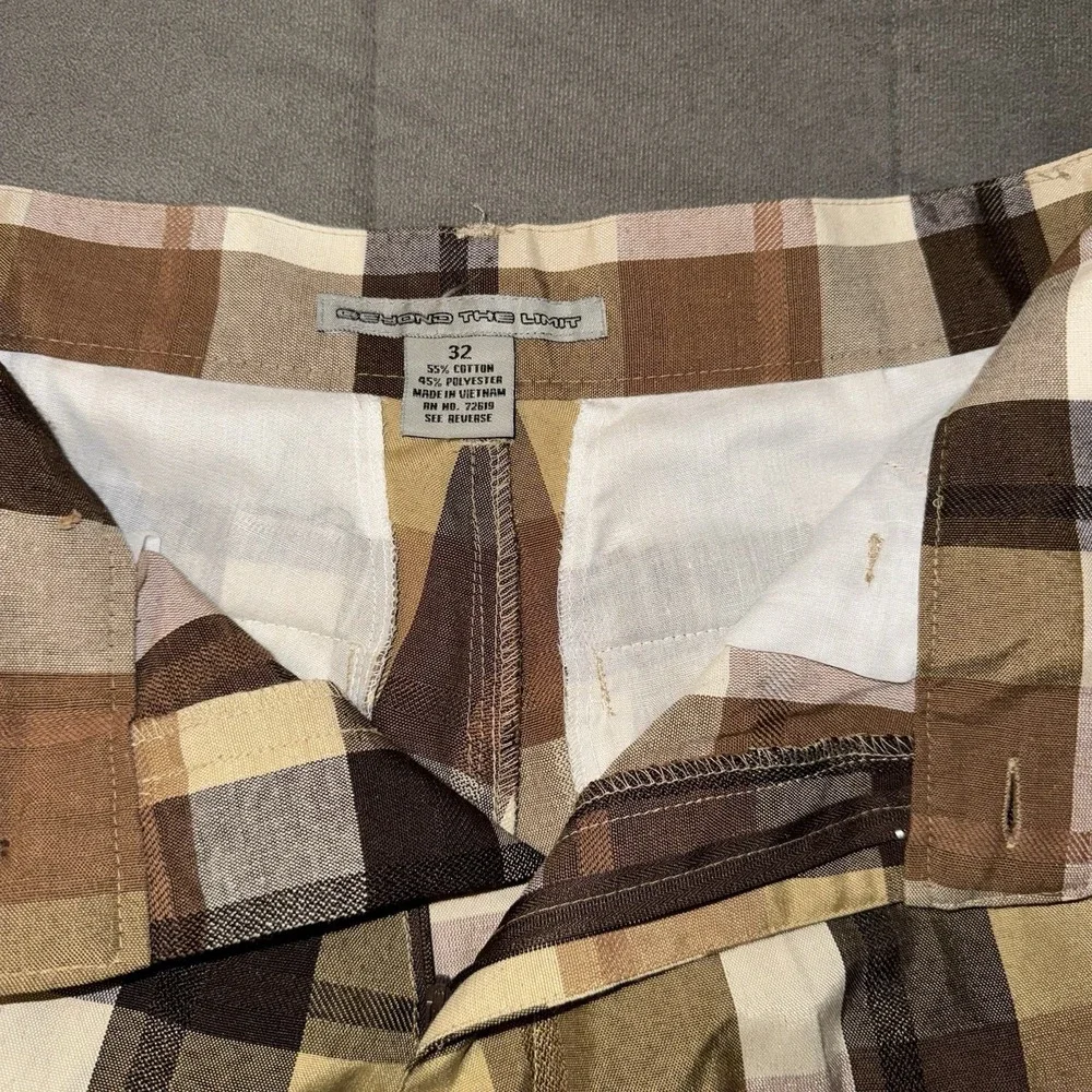 Beyond The Limit Y2K Plaid Cargo Shorts Brown Beige Mens 32 - 2000s Long Shorts